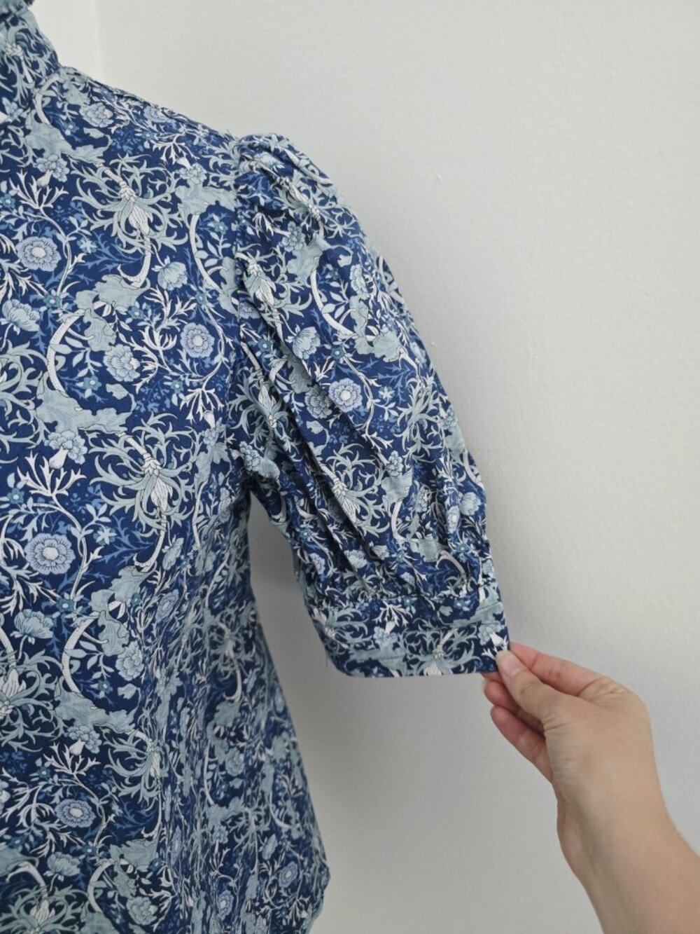 Hyacinth House Floral Cotton Puff Sleeves Button Front Blouse XS Blue Ruffle - Picture 3 of 9